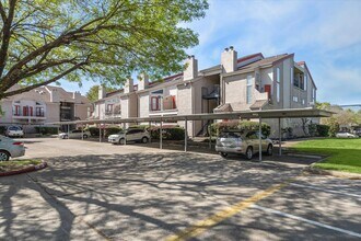 10855 Meadowglen Ln in Houston, TX - Building Photo - Building Photo