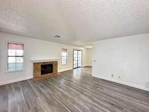 6687 W Tropicana Ave in Las Vegas, NV - Building Photo - Building Photo