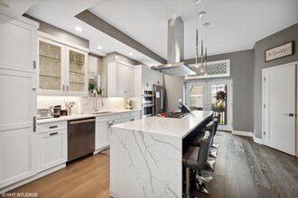 1624 N Claremont Ave in Chicago, IL - Building Photo - Building Photo