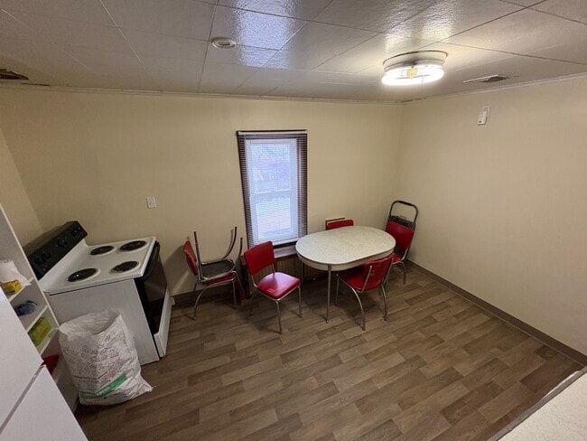 1021 Park Ave, Unit 1 in Huntington, NY - Foto de edificio - Building Photo