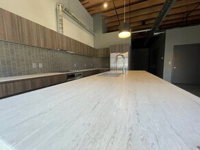 1011 W 1st Ave, Unit 402 in Spokane, WA - Building Photo - Building Photo