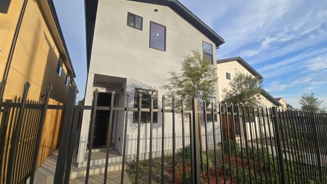 10422 1/2-10422 1/2 Graham Ave in Los Angeles, CA - Building Photo - Building Photo