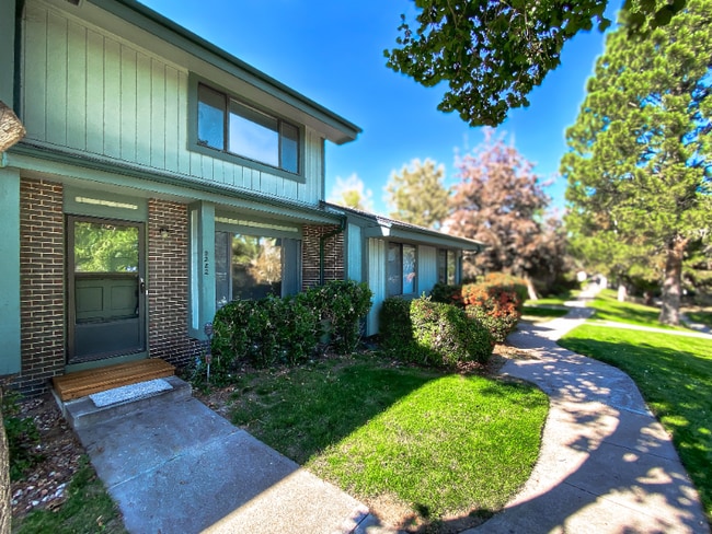 2282 S Oakland Way