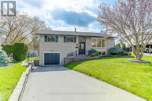 853 Capri Ct in Oshawa, ON - Building Photo
