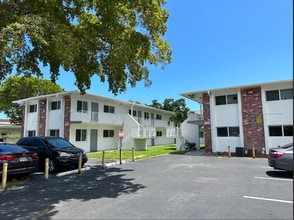 2220 Madison St Hollywood, FL 33020 in Hollywood, FL - Building Photo - Building Photo