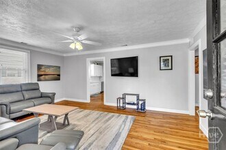 404 E 66th St in Savannah, GA - Building Photo - Building Photo