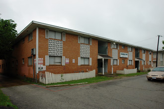 Cedarwood Court in Dallas, TX - Building Photo - Building Photo