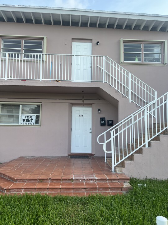 934 79th Ter in Miami Beach, FL - Building Photo