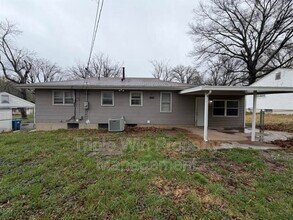 914 Hutton Pl in Ferguson, MO - Building Photo - Building Photo