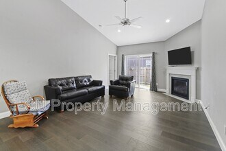 3003 E Stillwater Landing in Urbana, IL - Building Photo - Building Photo
