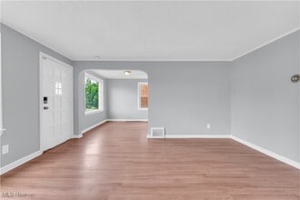18400 Waterbury Ave in Maple Heights, OH - Building Photo - Building Photo
