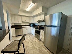 2401 Bayshore Blvd in Tampa, FL - Building Photo - Building Photo