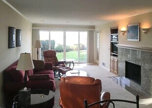 6620 Lake Washington Blvd NE, Unit 101 in Kirkland, WA - Building Photo - Building Photo