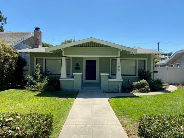 128 W Brookdale Pl in Fullerton, CA - Building Photo