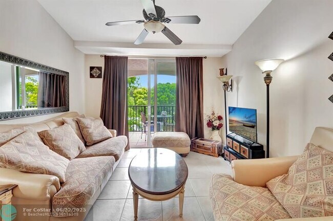 property at 923 Villa Cir