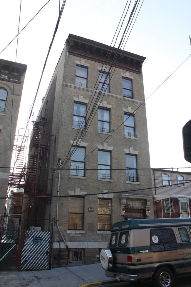 702 Eagle Ave in Bronx, NY - Building Photo - Building Photo