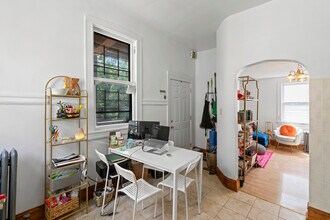 2507 N Sawyer Ave, Unit 2R in Chicago, IL - Building Photo - Building Photo