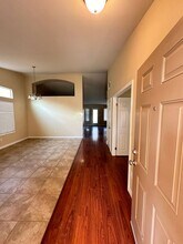 Beautiful Single Family Home in Bakersfield, CA in Bakersfield, CA - Building Photo - Building Photo