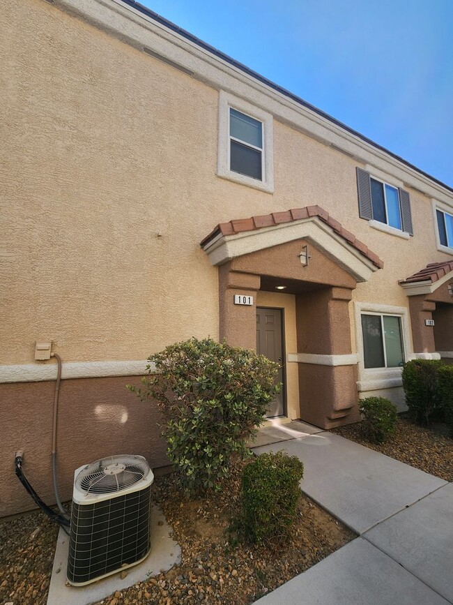 8679 Horizon Wind Ave in Las Vegas, NV - Building Photo - Building Photo