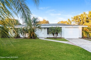 229 SW Kentwood Rd in Port St. Lucie, FL - Building Photo