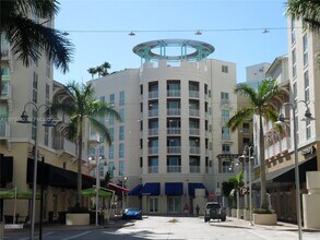 7285 SW 90th St in Miami, FL - Building Photo - Building Photo