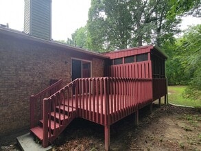 5924 N Castlegate Dr in Atlanta, GA - Building Photo - Building Photo