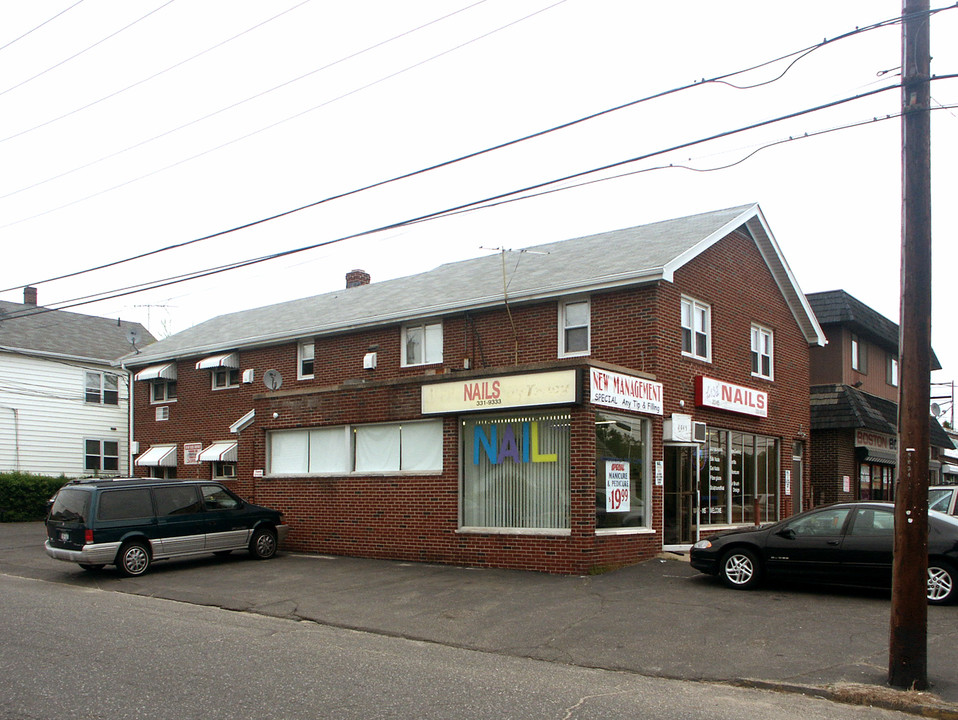 2045 Boston Ave in Bridgeport, CT - Building Photo