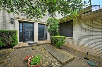 8400 Jamestown Dr, Unit 216 in Austin, TX - Building Photo - Building Photo