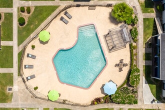 Banyan Cove Apartments in League City, TX - Building Photo - Building Photo