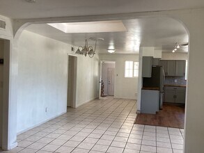 4761 E Richert Ave in Fresno, CA - Building Photo - Building Photo