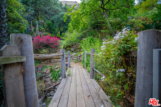 2071 Nichols Canyon Rd in Los Angeles, CA - Building Photo - Building Photo