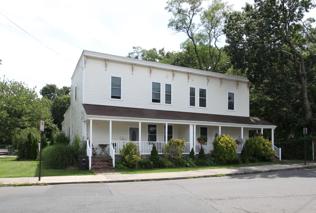 235 Lighthouse Rd in New Haven, CT - Building Photo