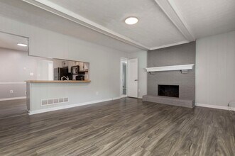 6715 Six Mile Ln in Louisville, KY - Building Photo - Building Photo