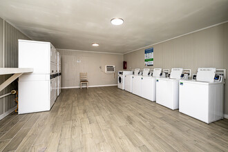 Colonial Estates in Thibodaux, LA - Foto de edificio - Interior Photo