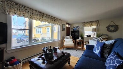 11 Ocean Ave in York, ME - Building Photo - Building Photo