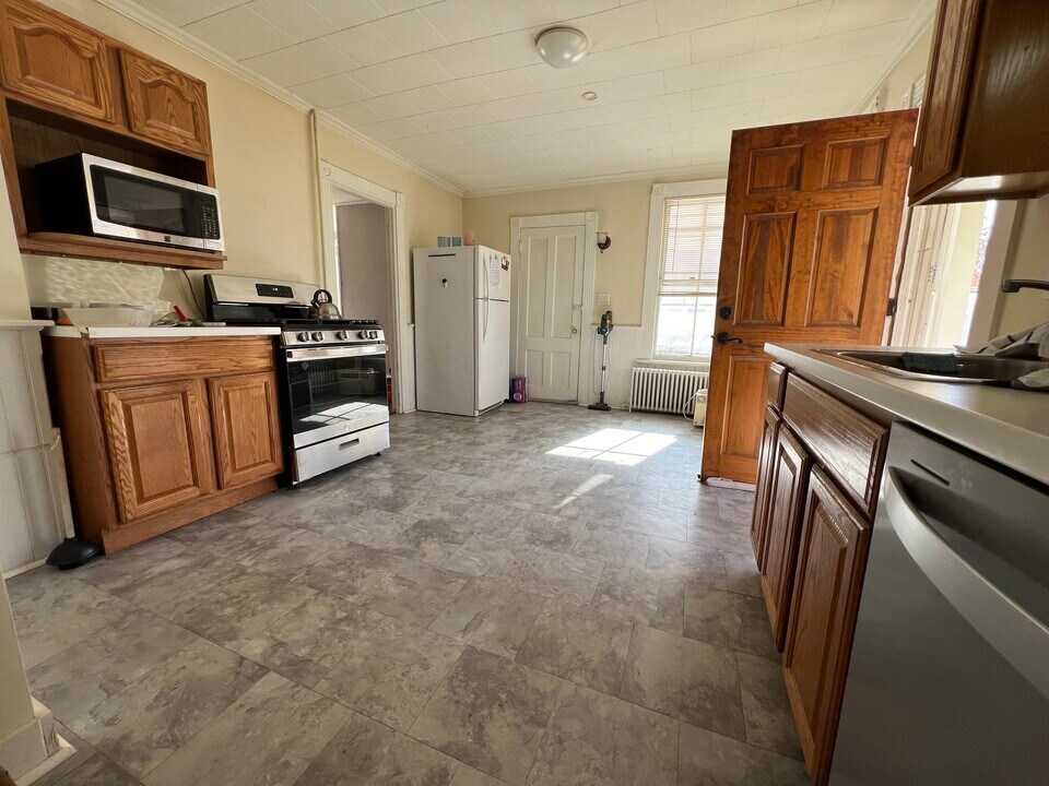298 Park Ave in Torrington, CT - Building Photo