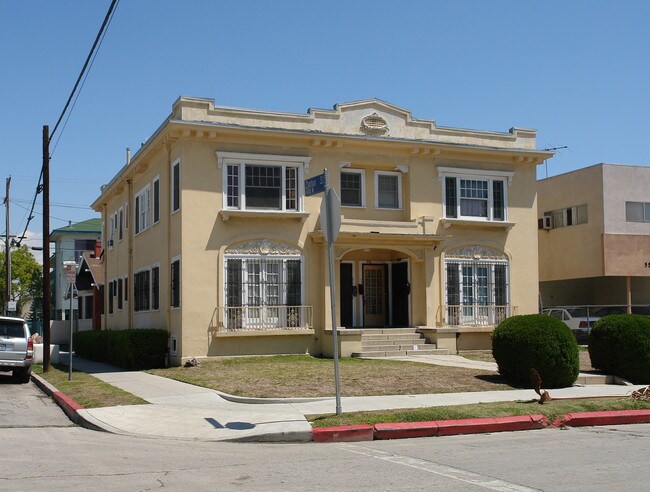 556 N Serrano Ave in Los Angeles, CA - Building Photo - Building Photo