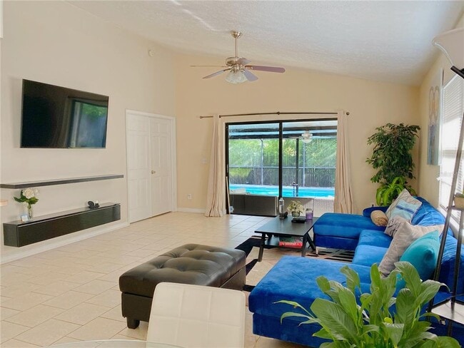 1513 W Powhatan Ave in Tampa, FL - Building Photo - Building Photo