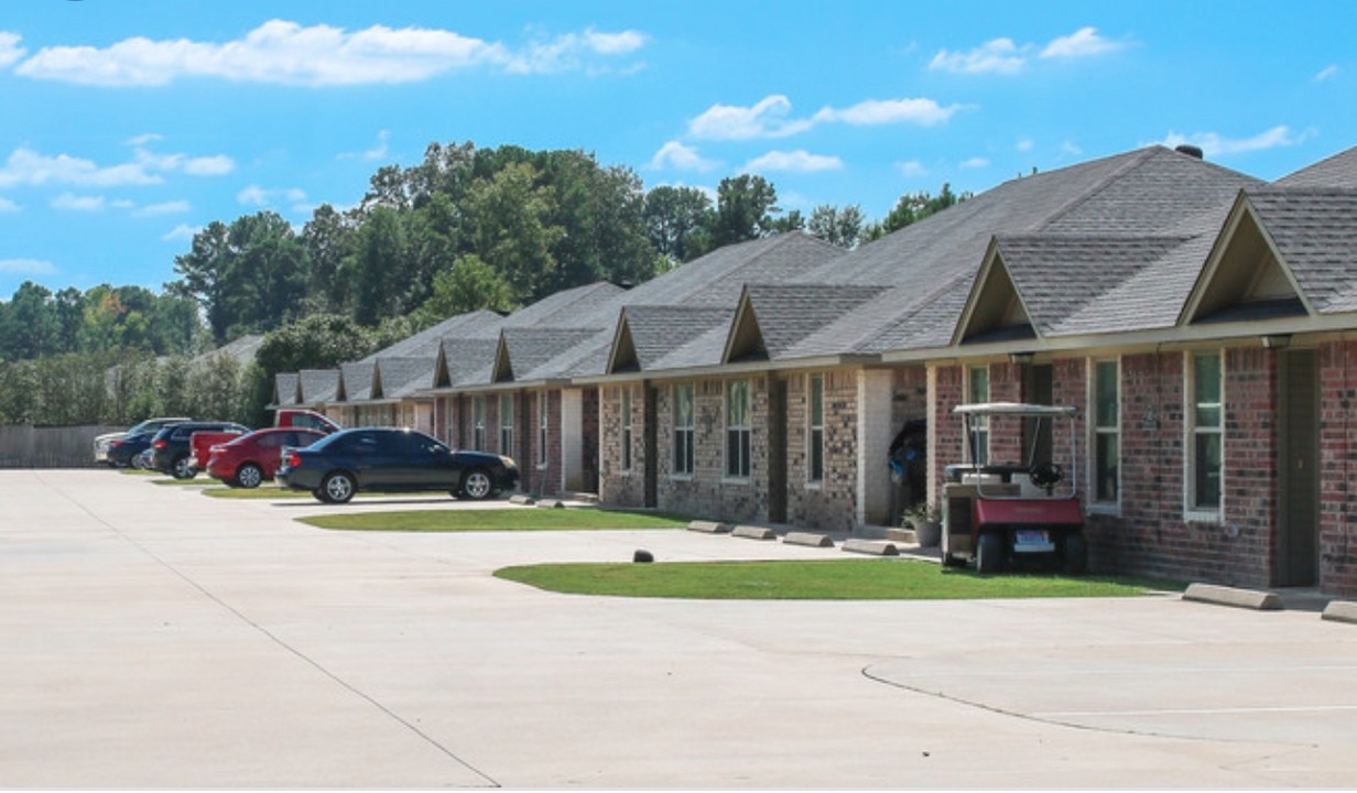 Magnolia Gardens in Longview, TX - Building Photo