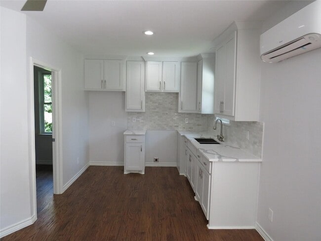 818 Thomas St in Denton, TX - Building Photo - Building Photo