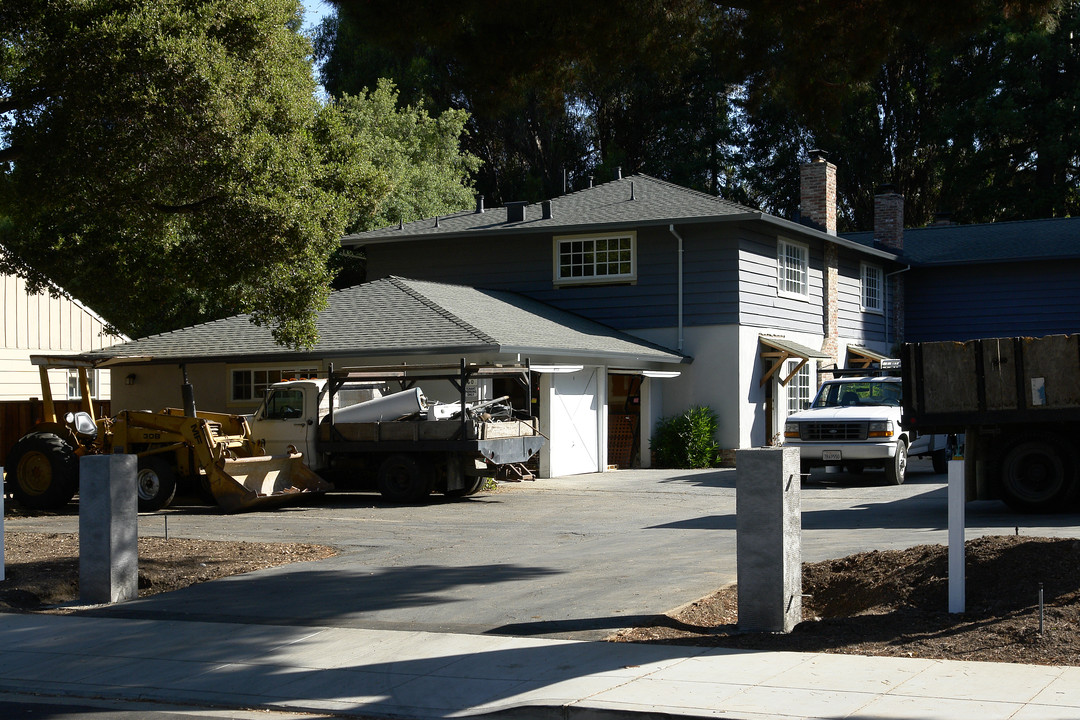 Pine Court Condominiums in Menlo Park, CA - Building Photo