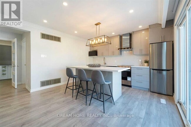 property at 6 Alcester Ct