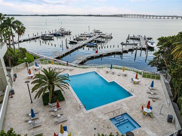 1581 Brickell Ave, Unit PH-205 in Miami, FL - Building Photo - Building Photo