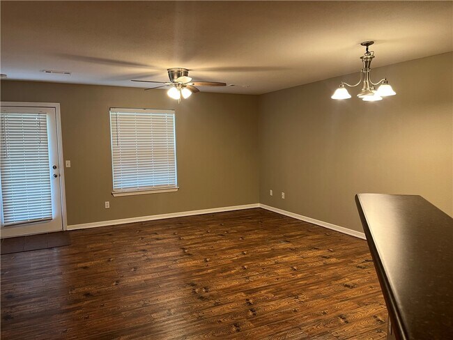 2438 S Rill St in Rogers, AR - Building Photo - Building Photo