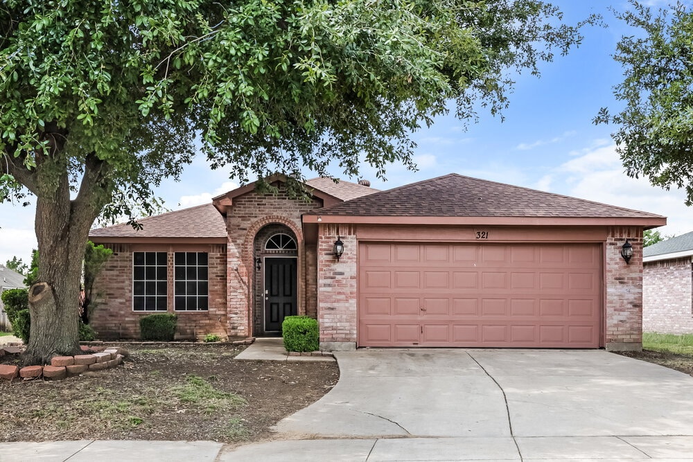 321 Taylor St in Saginaw, TX - Building Photo