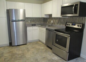 426 Middle Tpke W in Manchester, CT - Foto de edificio - Building Photo