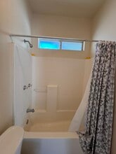 1116 Delwood Ave, Unit Private Room in Bakersfield, CA - Building Photo - Building Photo