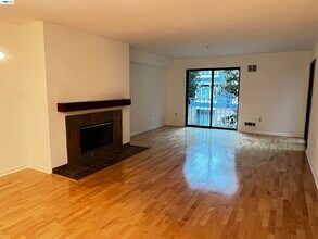 650 Chestnut St in San Francisco, CA - Building Photo - Building Photo