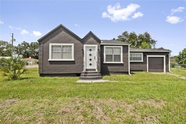 property at 2202 N Glen Ave