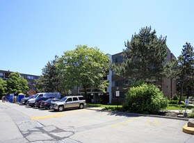 30 Sunrise Ave in Toronto, ON - Building Photo